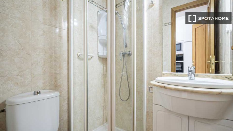 Double room Madrid, 4 beds — photo 46