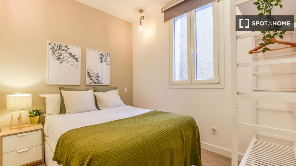 Double room Madrid, 2 beds, 60m² — photo 3
