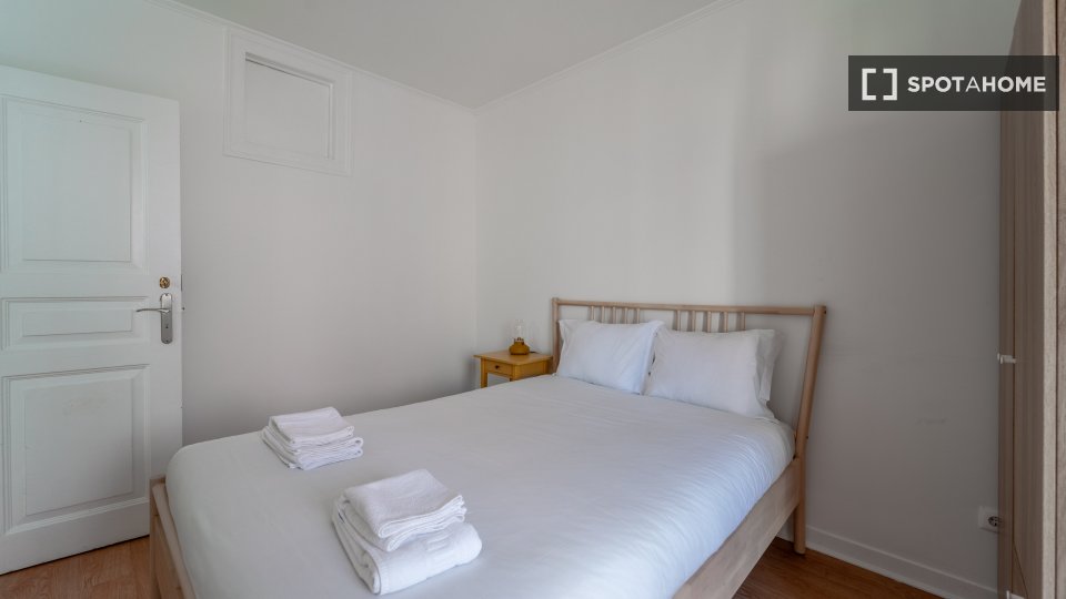 Apartment Lisbon, 2 beds, 97m² — photo 16