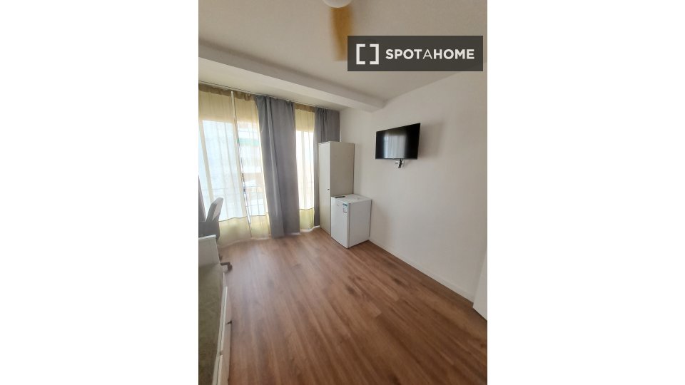 Double room Valencia, 4 beds, 75m² — photo 4
