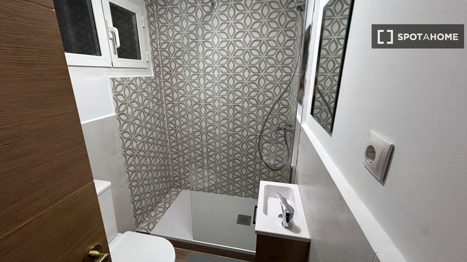 Double room Madrid, 5 beds, 95m² — photo 19