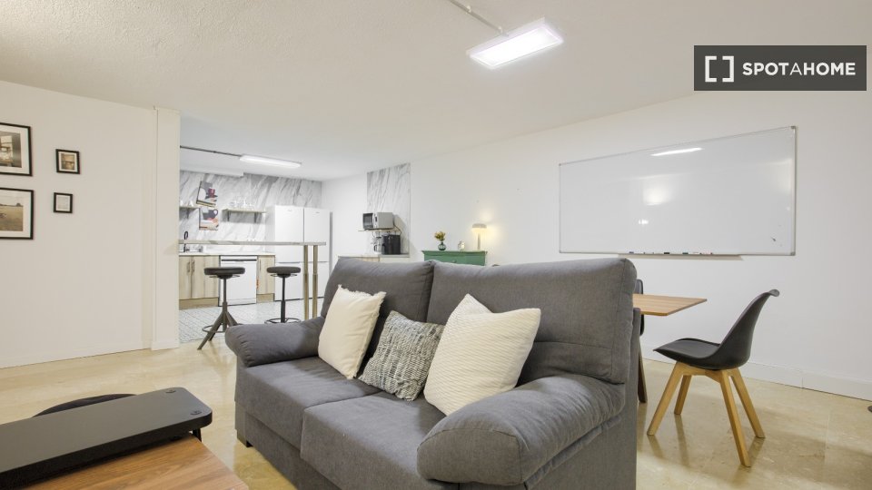 Double room Madrid, 7 beds, 230m² — photo 8