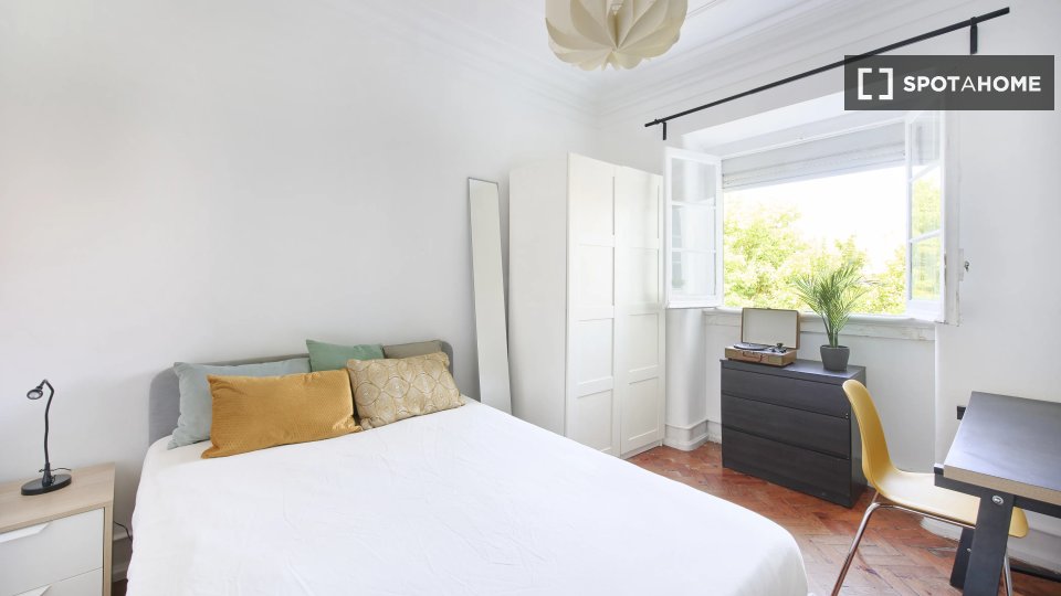 Double room Lisbon, 4 beds — photo 1