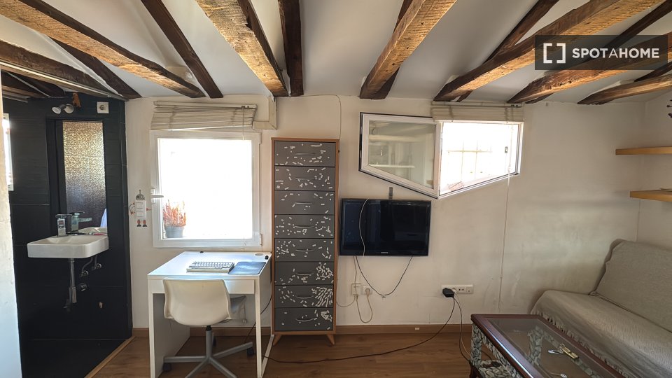 Apartamento de 1 dormitorio en alquiler en Embajadores, Madrid