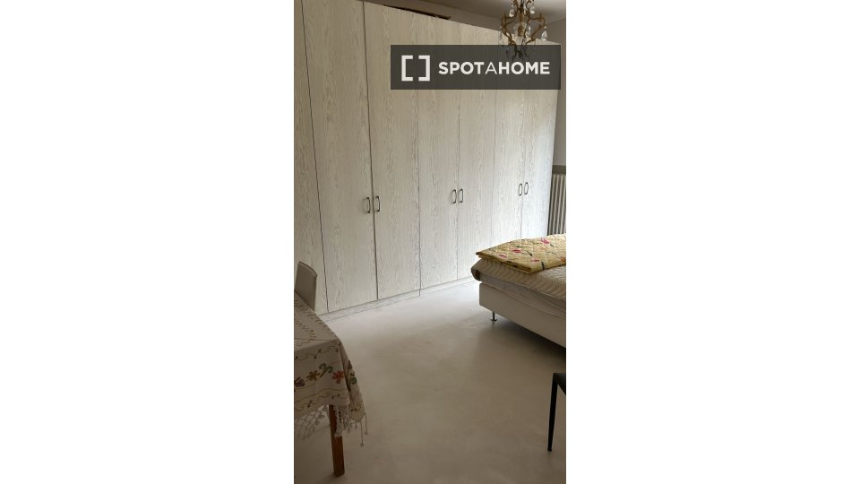 Double room Bologna, 3 beds — photo 8