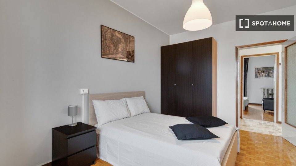 Double room Milan, 3 beds, 105m² — photo 1