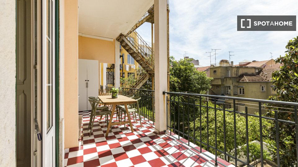 Apartment Lisbon, 2 beds, 105m² — photo 12
