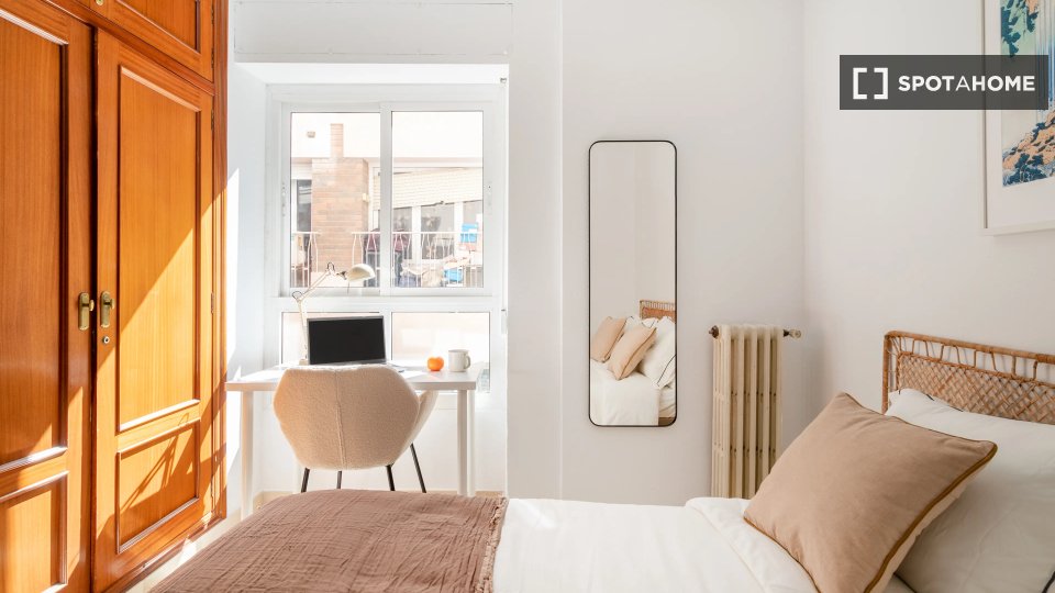 Double room Alicante, 5 beds — photo 11