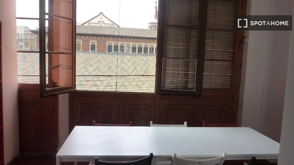 Double room Barcelona, 5 beds, 100m² — photo 8
