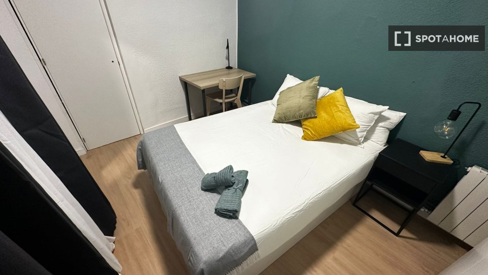 Double room Madrid, 7 beds, 160m² — photo 11