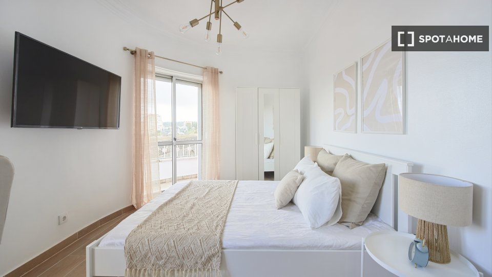 Double room Lisbon, 4 beds — photo 15