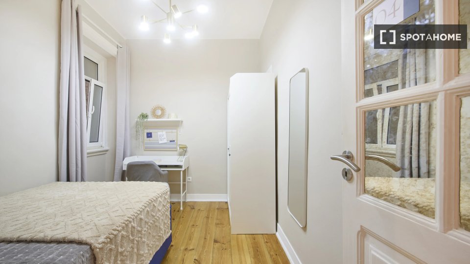 Double room Lisbon, 5 beds — photo 10