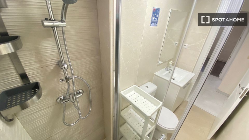 Double room Madrid, 4 beds — photo 2