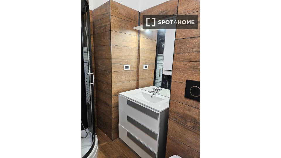 Double room Turin, 3 beds, 75m² — photo 6