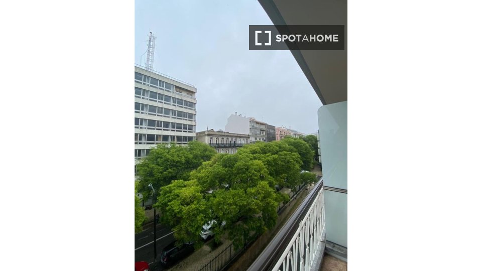 Double room Lisbon, 4 beds, 112m² — photo 11