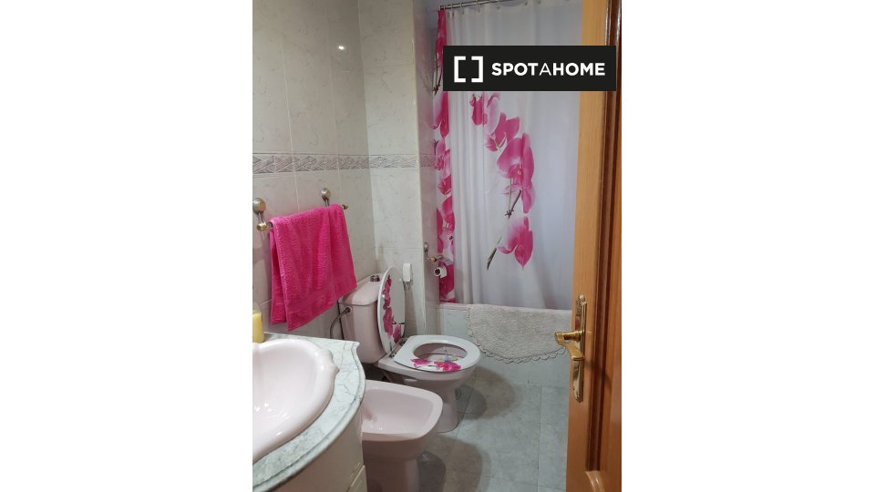 Double room Madrid, 3 beds, 80m² — photo 1