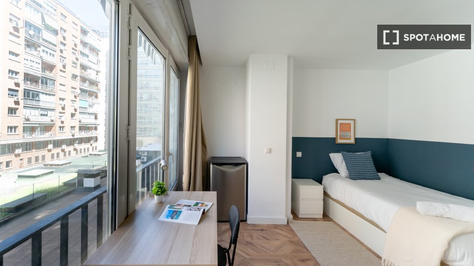 Double room Madrid, 7 beds — photo 18