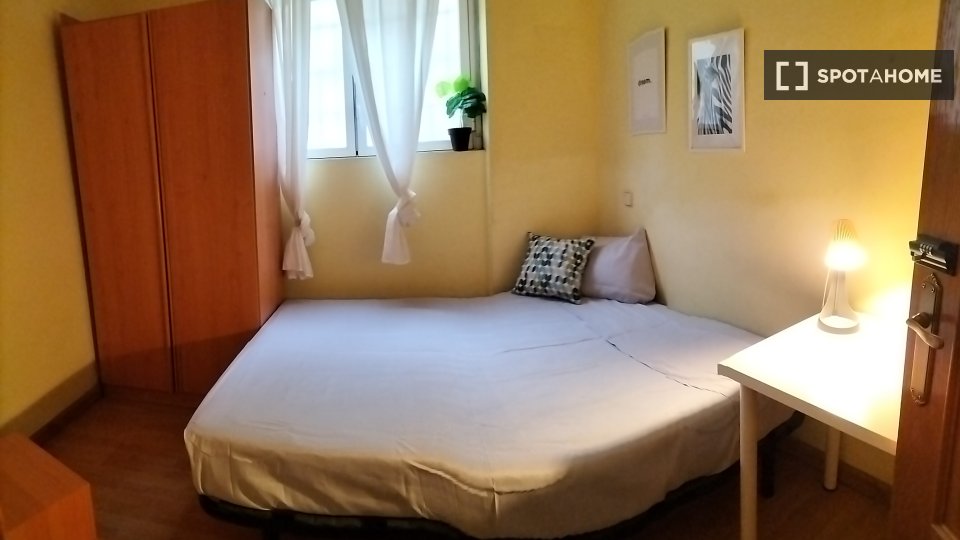 Double room Madrid, 7 beds, 90m² — photo 14
