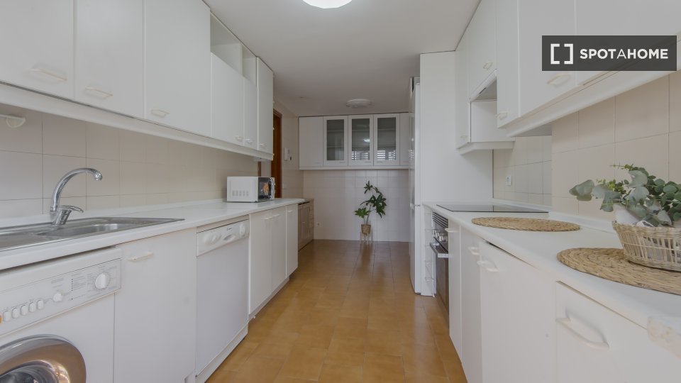 Double room Madrid, 6 beds, 150m² — photo 15