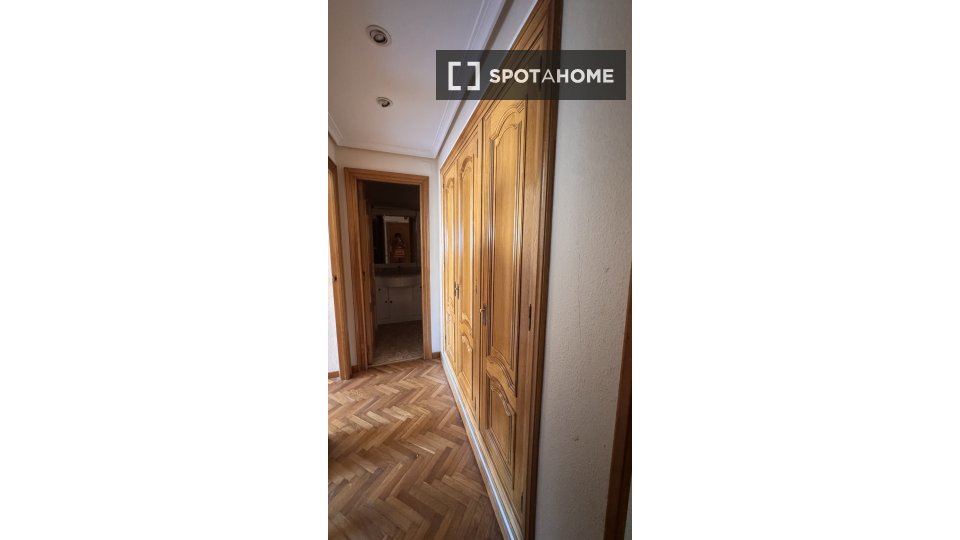 Double room Valencia, 5 beds, 240m² — photo 3