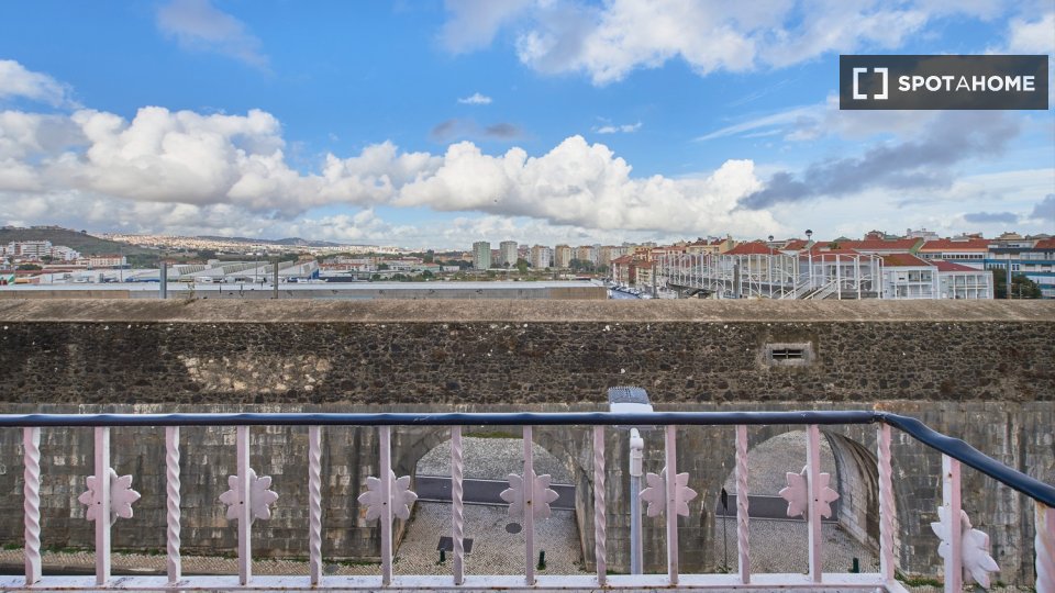 Double room Lisbon, 4 beds — photo 52