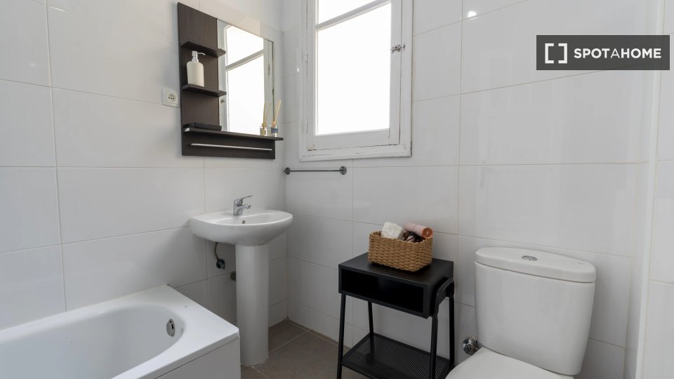Double room Madrid, 5 beds — photo 4