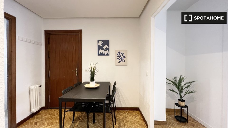 Double room Madrid, 5 beds, 95m² — photo 9