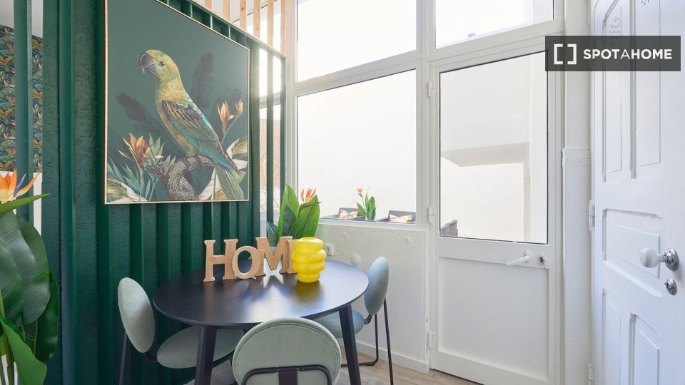 Double room Lisbon, 5 beds — photo 34