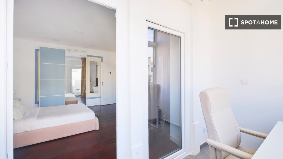 Double room Lisbon, 8 beds — photo 59