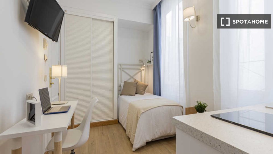 Double room Madrid, 41 beds, 1620m² — photo 34