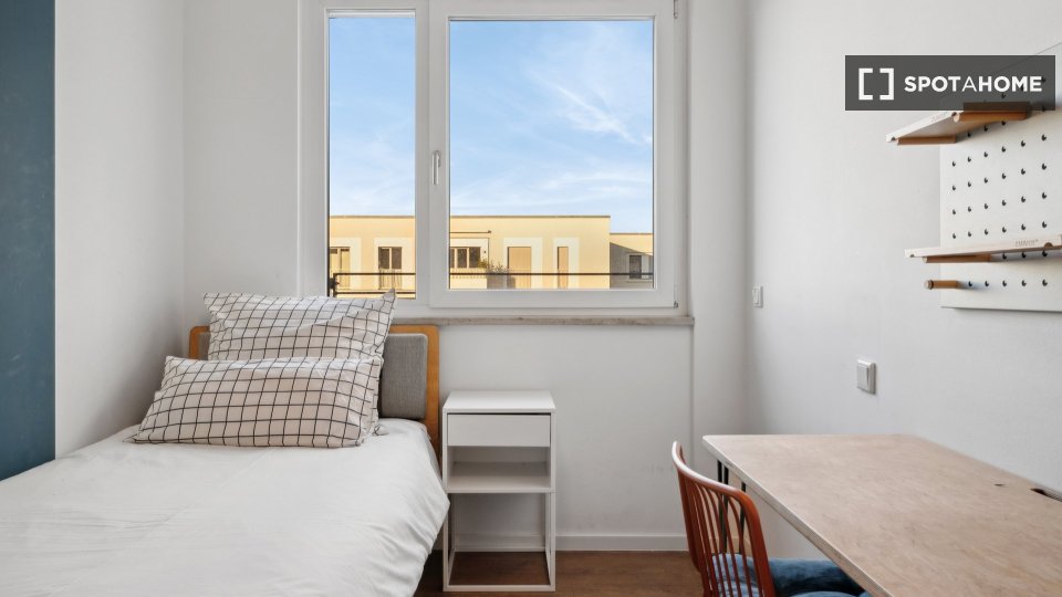 Double room Berlin, 3 beds, 83m² — photo 10