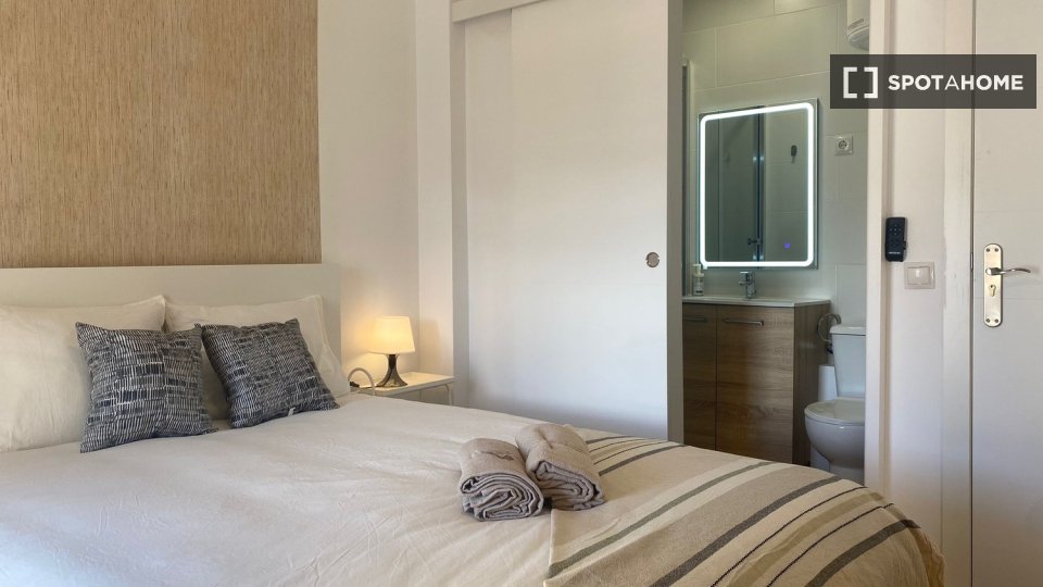 Double room Madrid, 4 beds — photo 16