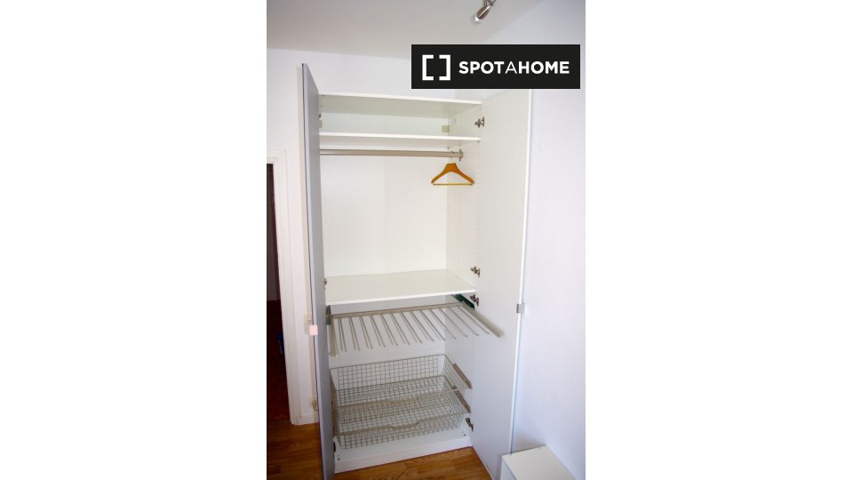 Double room Madrid, 5 beds, 140m² — photo 7