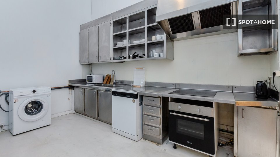 Double room Barcelona, 10 beds, 252m² — photo 17
