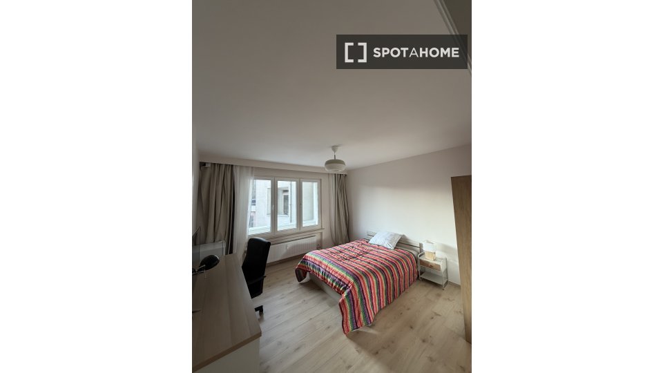 Double room Brussels, 4 beds, 125m² — photo 2