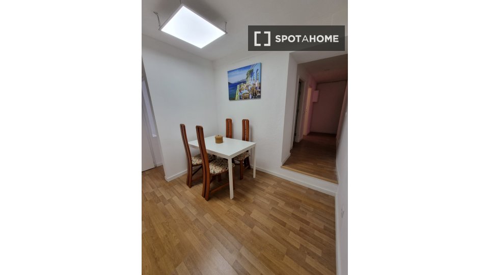 Double room Lisbon, 3 beds — photo 15