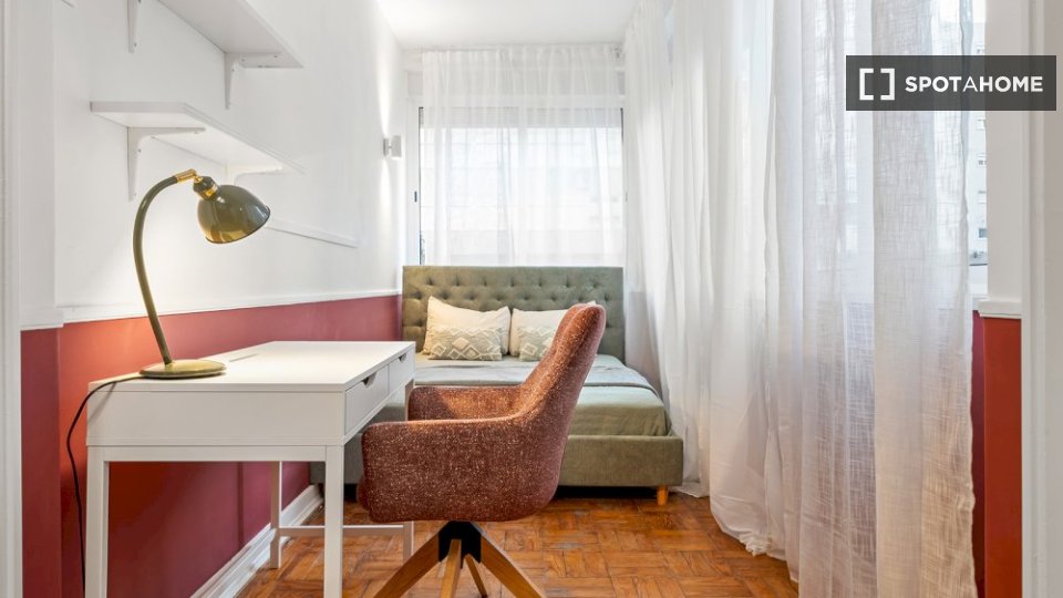 Double room Lisbon, 5 beds — photo 1
