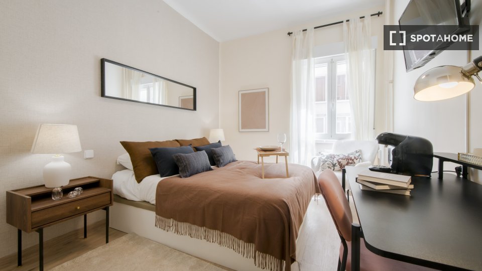 Double room Madrid, 7 beds, 200m² — photo 5