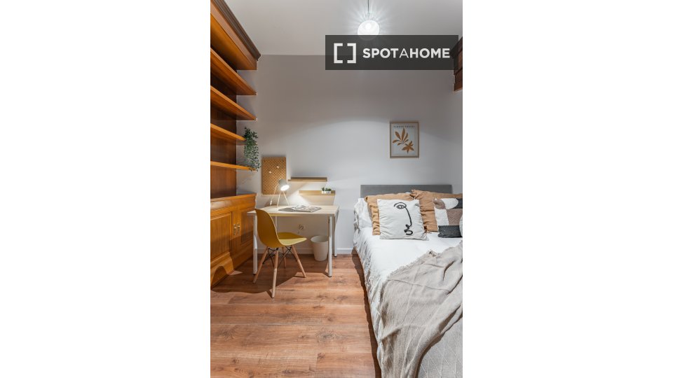 Double room Madrid, 10 beds, 173m² — photo 46