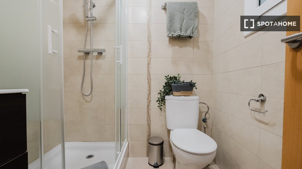 Double room Barcelona, 3 beds, 62m² — photo 10
