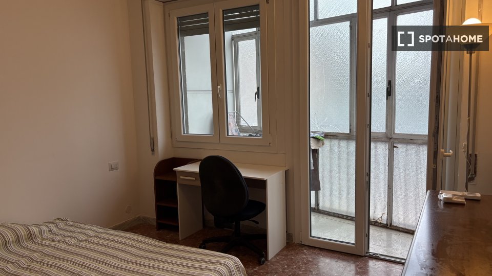 Double room Rome, 3 beds — photo 8