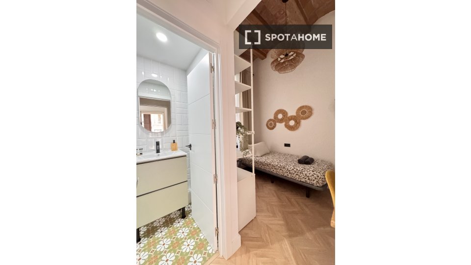 Double room Barcelona, 5 beds — photo 11