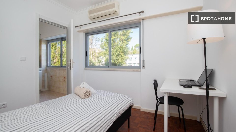 Double room Lisbon, 4 beds, 100m² — photo 7