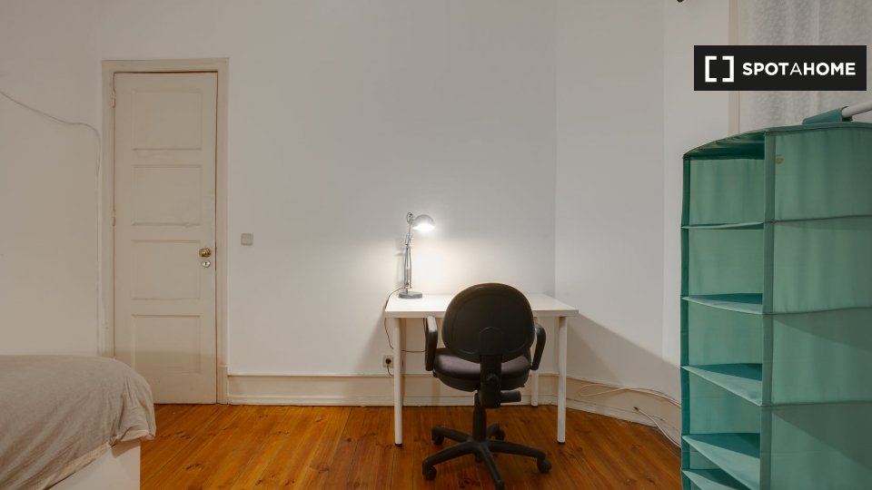 Double room Lisbon, 4 beds, 110m² — photo 4
