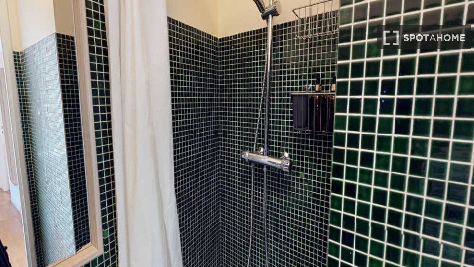 Double room Paris, 4 beds, 80m² — photo 9