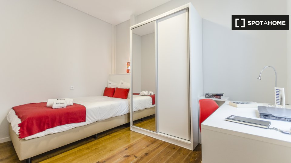 Apartment Lisbon, 4 beds — photo 1