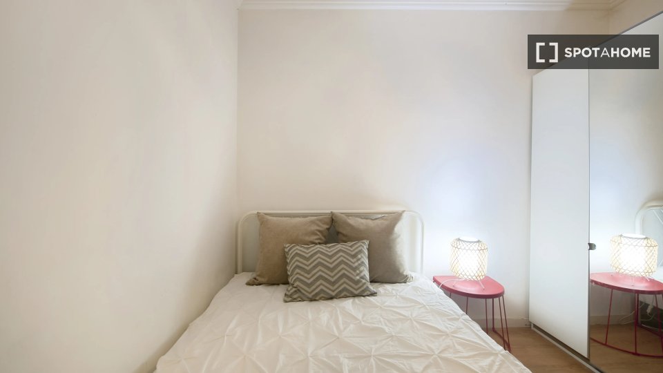 Double room Lisbon, 4 beds — photo 3