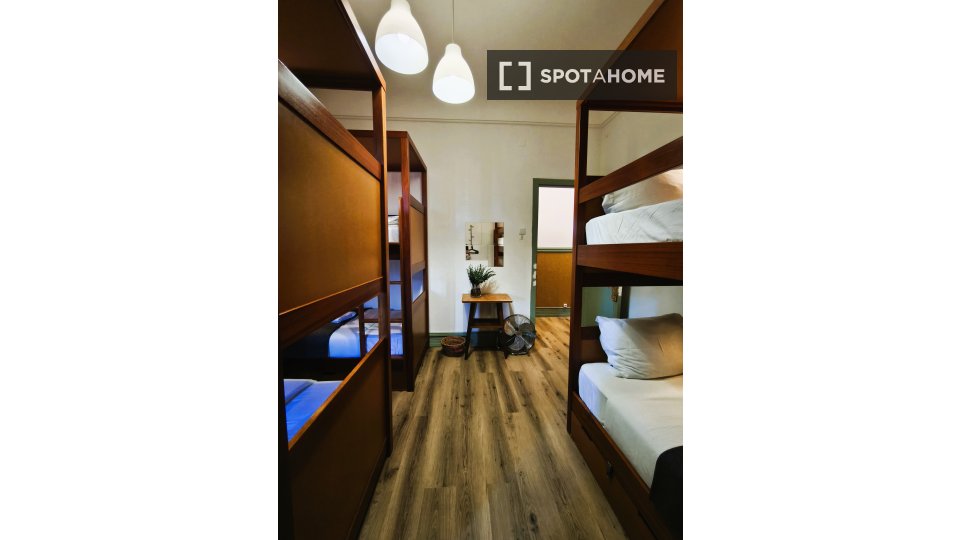 Double room Lisbon, 11 beds, 200m² — photo 46