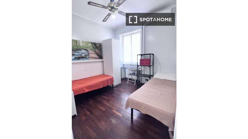 Double room Rome, 3 beds — photo 43