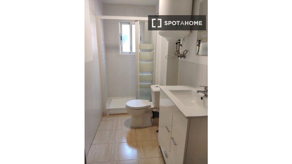 Double room Madrid, 3 beds — photo 7